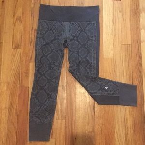 Gray snake skin lulu lemon leggings size 12